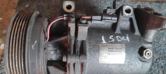 Renault Clio IV Air conditioning (A/C) compressor (pump) 926003VD0A