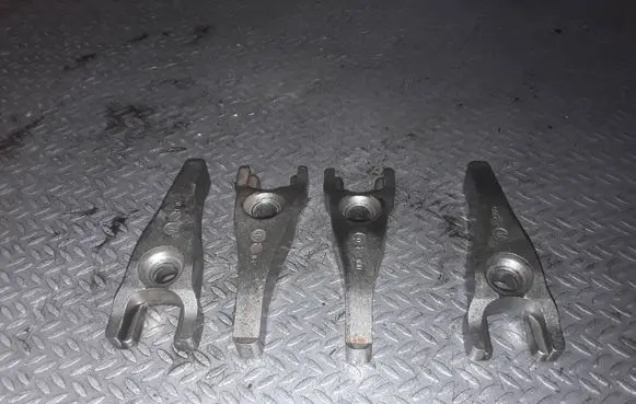 Ford Mondeo MK IV Fuel Injector clamp holder 
