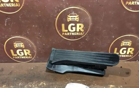 Volkswagen Caddy Accelerator throttle pedal 65104011