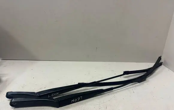 Seat Leon (5F) Front wiper blade arm 5F1955410