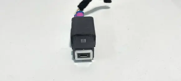 Peugeot 308 USB socket connector 9848394880 30942 98483947W