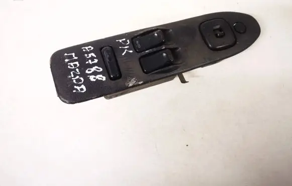 Nissan Almera N16 Electric window control switch