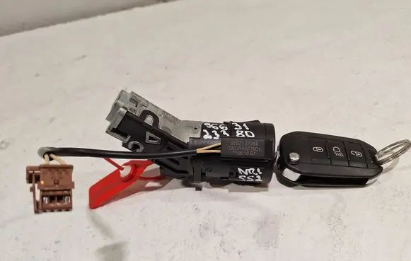 Peugeot 308 Ignition lock 9674001080