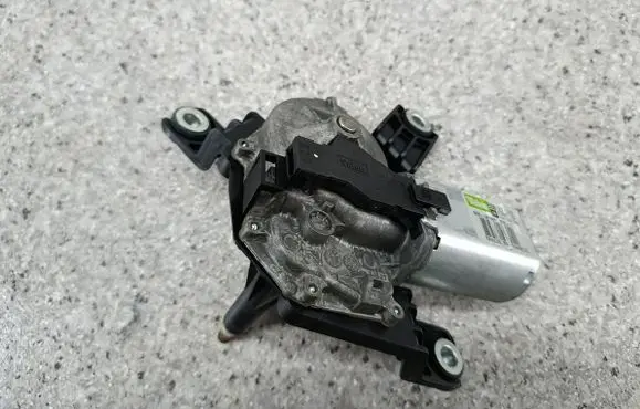 Opel Corsa D Rear window wiper motor 5302731213163029