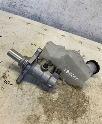 Renault Clio V Master brake cylinder