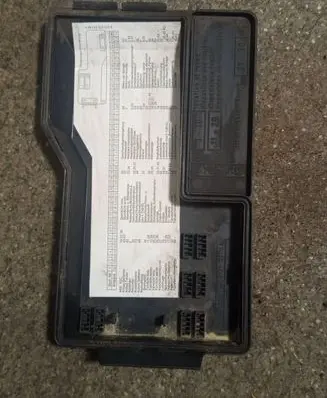 BMW 3 E36 Fuse box cover 1387613