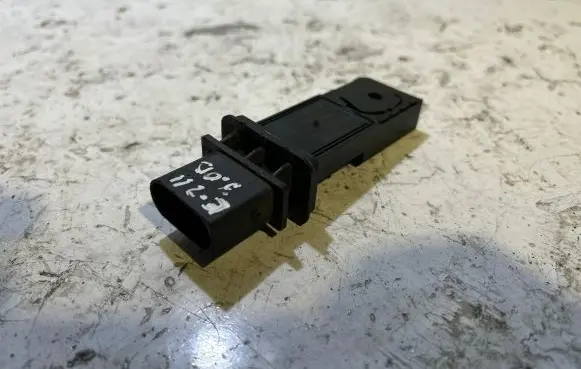 Mercedes-Benz E W211 Mass air flow meter A6420940148 10835846 0281002695