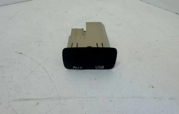 Subaru WRX STI USB socket connector 86257FJ100
