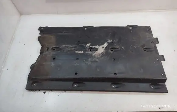 Center/middle under tray cover