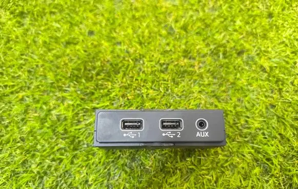 Audi S5 F5 USB socket connector 8W0035736 00726003018