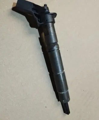 Jeep Grand Cherokee (WK) Fuel injector A6420700587 0445115027