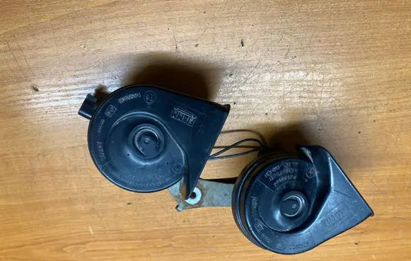 BMW 3 E46 Horn signal 55306