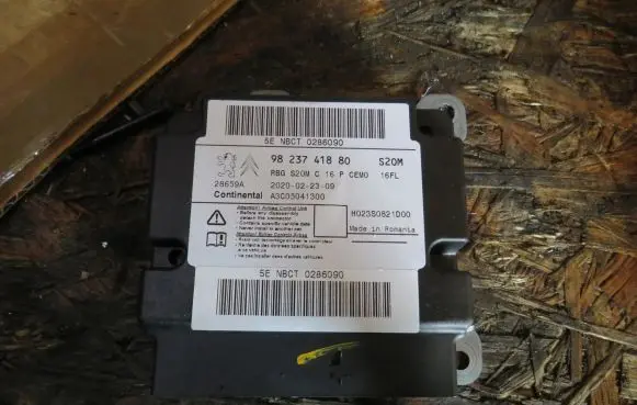 Citroen DS7 Crossback Airbag control unit/module 9825741880
