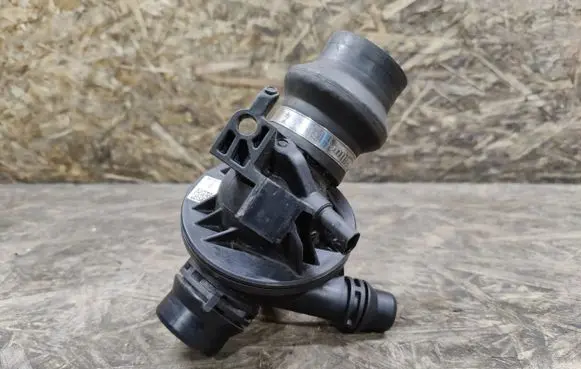 Thermostat/thermostat housing