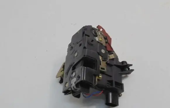 Audi A4 S4 B5 8D Rear door lock 4B0839015D