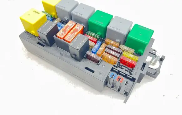 Mercedes-Benz ML W164 Fuse module A1645400672