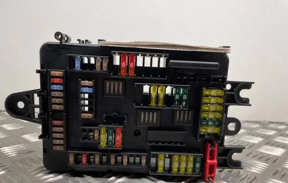 BMW 1 F20 F21 Fuse module 9337880