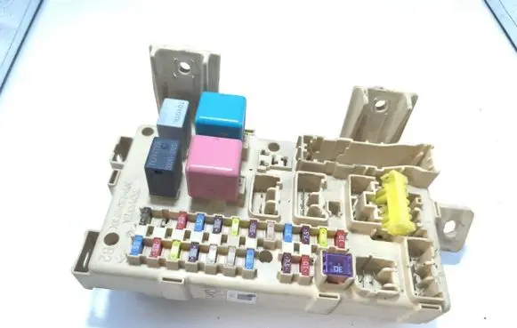 Toyota Avensis T250 Fuse module 8264105020A 07092109545802