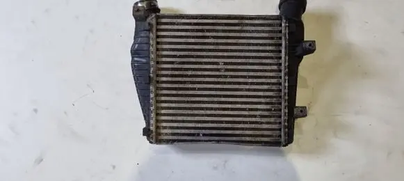 Volkswagen Touareg I Intercooler air channel guide 7L0117339