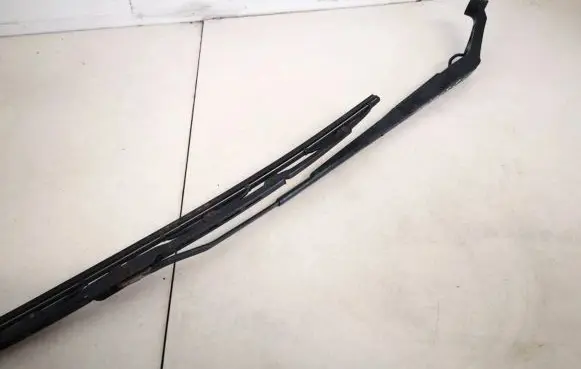 Toyota Avensis T250 Front wiper blade arm