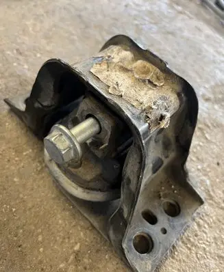 Engine mount bracket