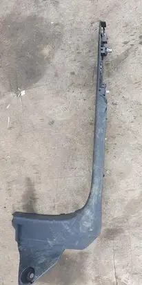 Front sill (body part)