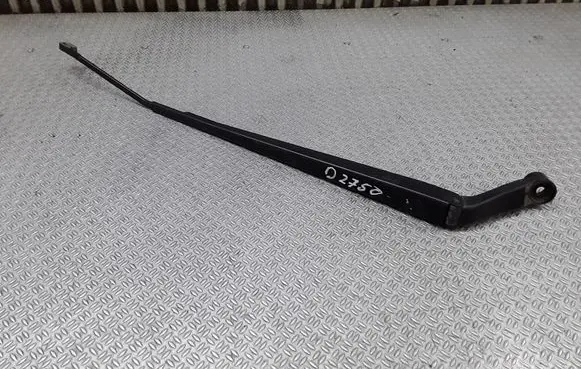 Toyota Avensis T250 Front wiper blade arm