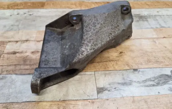 Audi A6 S6 C6 4F Engine mounting bracket 8D0199307P 8D0199307