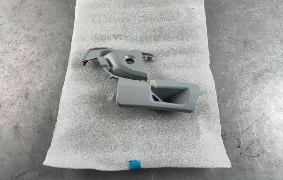 Front bumper mounting bracket