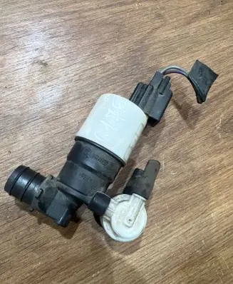 Volvo V60 Windscreen/windshield washer pump BK2117K624BA E23VB AV5117K624AA