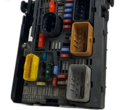Peugeot Expert Fuse box set 9675878080 R03