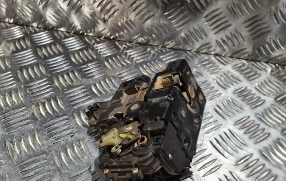 Skoda Octavia Mk1 (1U) Coupe door lock (next to the handle) 3B1837015H
