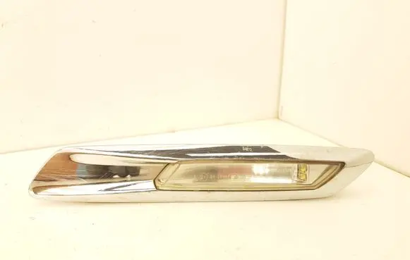 BMW 5 F10 F11 Front fender indicator light 01038702