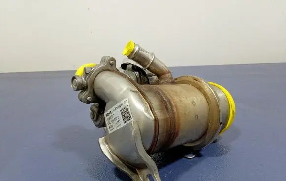 Volkswagen PASSAT CC EGR valve cooler 04L131512D