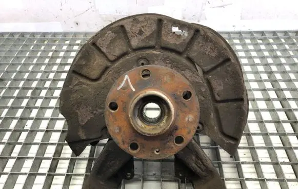 Skoda Octavia Mk2 (1Z) Front wheel hub spindle knuckle