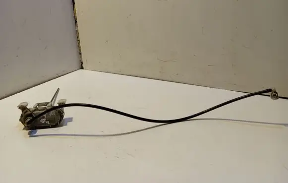 Audi A4 S4 B5 8D Fuel tank cap lock 