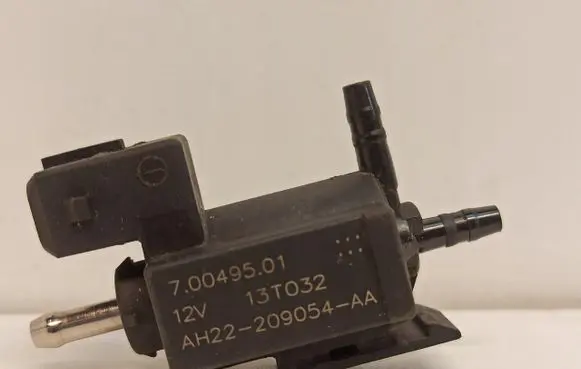 Land Rover Discovery 4 - LR4 Turbo solenoid valve 70243600