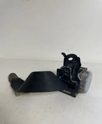 Mazda 3 I Rear seatbelt 0433010