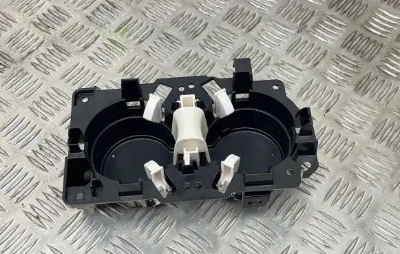 Cup holder front