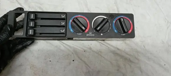 BMW 5 E34 Climate control unit 8351110 8351114 E346411