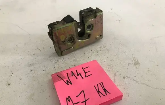 Volkswagen PASSAT B3 Front door lock 1212123