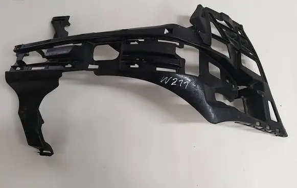 Mercedes-Benz E W211 Front bumper mounting bracket A2118800452