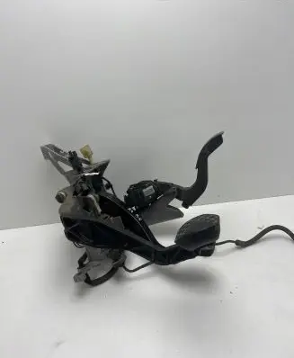 Audi A4 S4 B5 8D Pedal assembly 8D1721117k