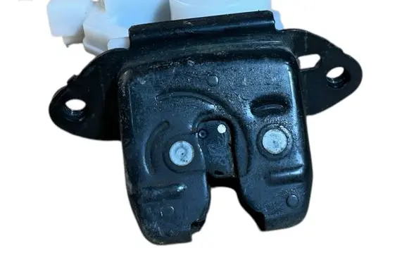 Nissan Qashqai Loading door lock 