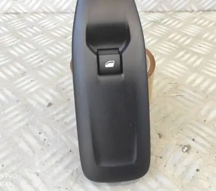 Peugeot 208 I Electric window control switch 96751118ZD
