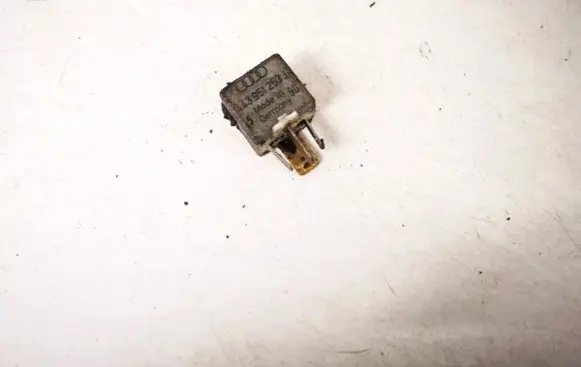 Volkswagen PASSAT B5 Other relay 443951253J 899511