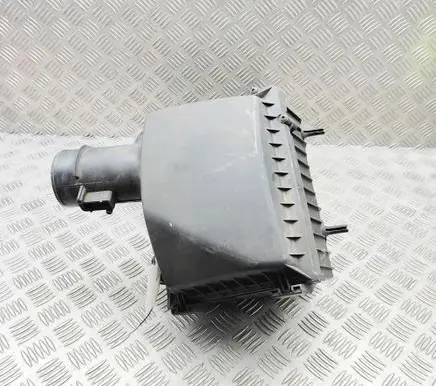 Opel Vivaro Air filter box 165009078R 93867738