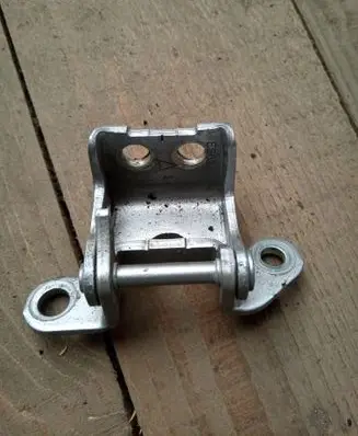 Honda CR-V Rear door lower hinge