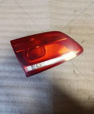 Volkswagen PASSAT B7 Tailgate rear/tail lights