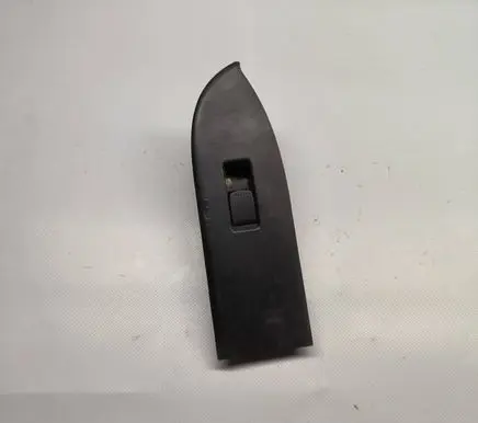 Suzuki Grand Vitara II Electric window control switch 8373765J0